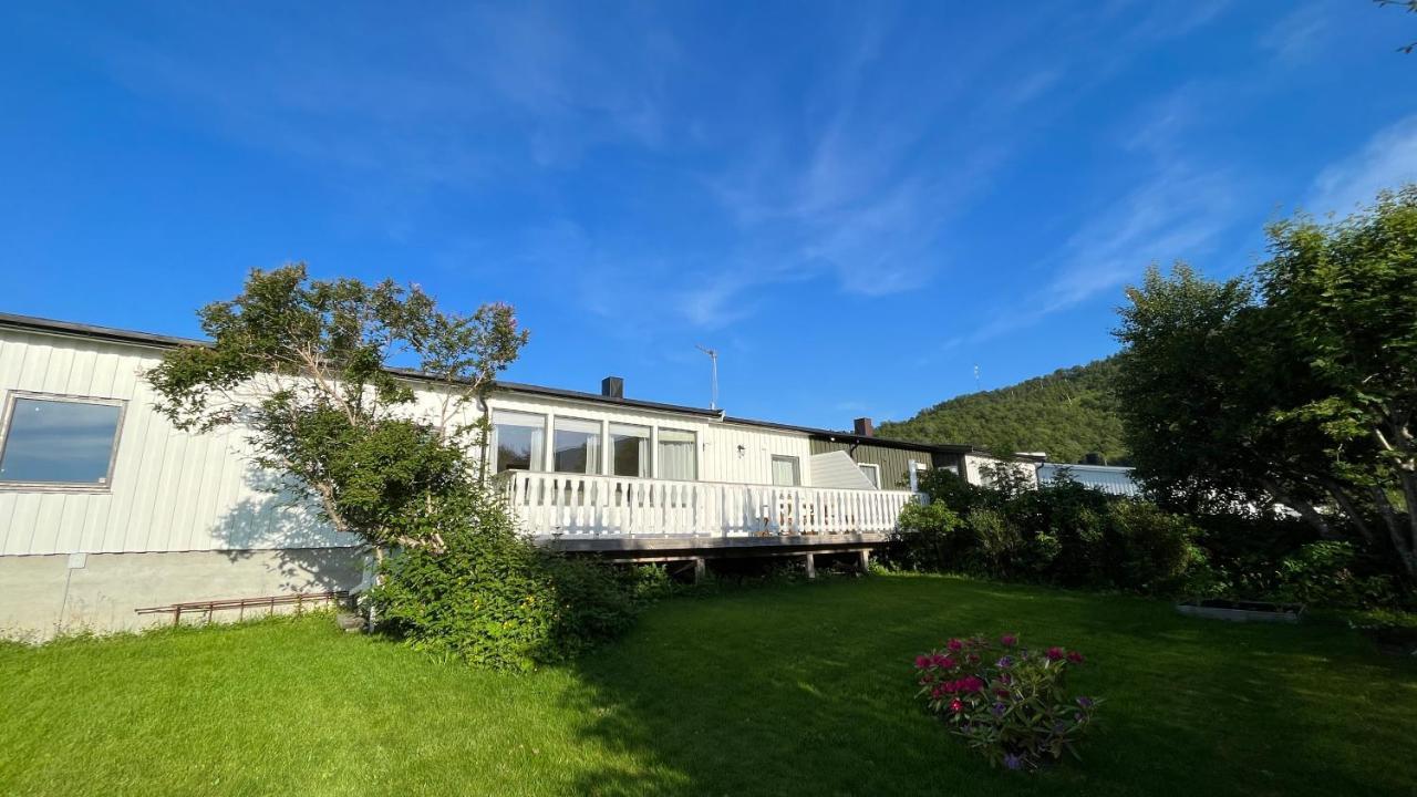 Koselig Hus Til Leie Pa Stokmarknes I Vesteralenアパートメント エクステリア 写真