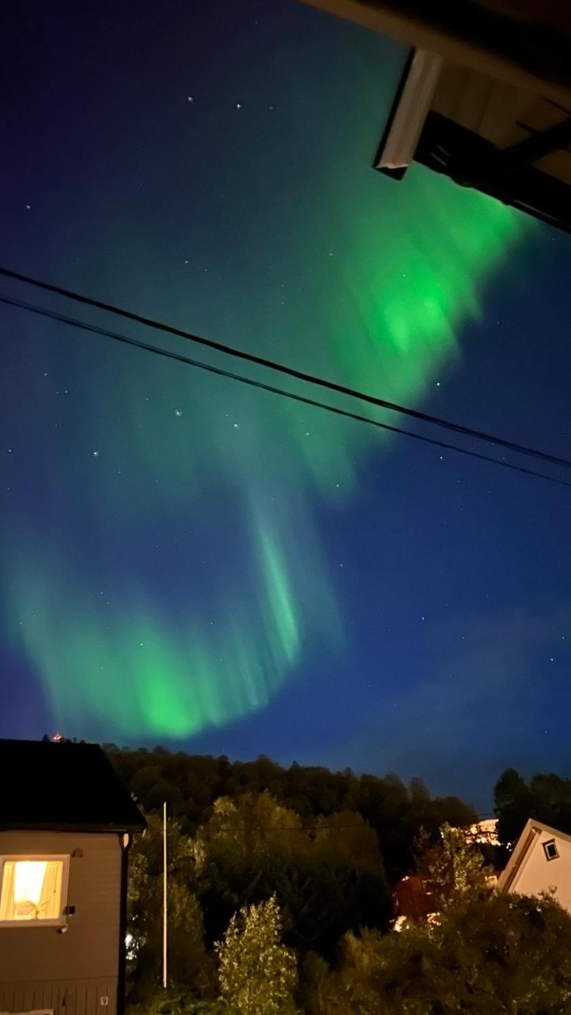 Koselig Hus Til Leie Pa Stokmarknes I Vesteralenアパートメント エクステリア 写真
